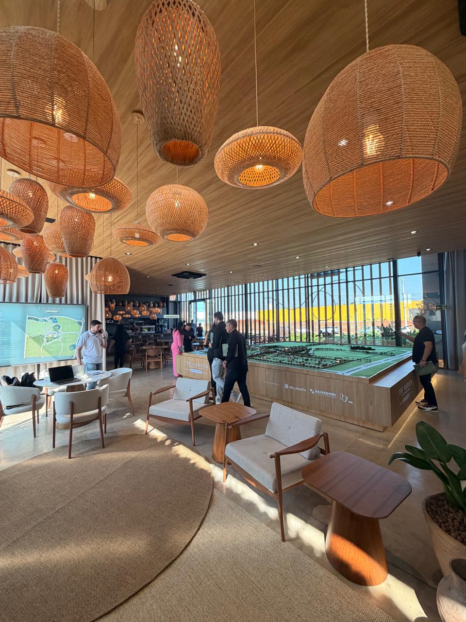 Showroom The Garden New Edition 1